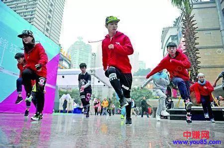 [短视频运营]分享几个关于鬼步舞的变现赚钱思路，你可以尝试一下！