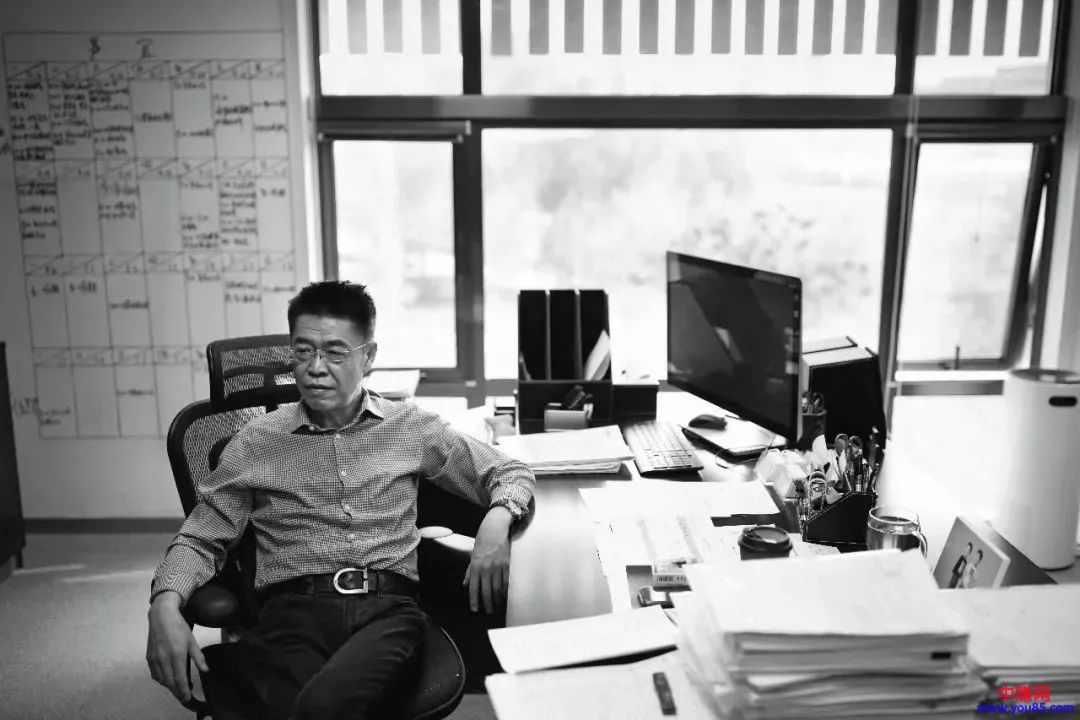 身价120亿,好友不超过10个:真正的痛苦是一晚上抽60根烟-第2张图片-智慧创业网 身价120亿,好友不超过10个:真正的痛苦是一晚上抽60根烟-第2张图片-智慧创业网