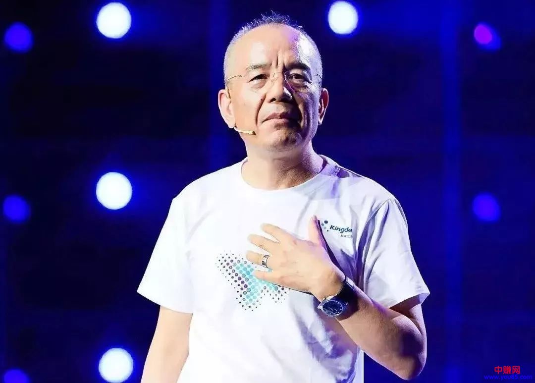 身价120亿,好友不超过10个:真正的痛苦是一晚上抽60根烟-第4张图片-智慧创业网 身价120亿,好友不超过10个:真正的痛苦是一晚上抽60根烟-第4张图片-智慧创业网