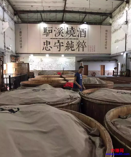 江小白，靠文案就能抓住年轻人？搞笑呢！