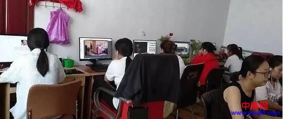 [短视频运营]农村妇女写文章月入过万，她们赚钱的秘密是什么？