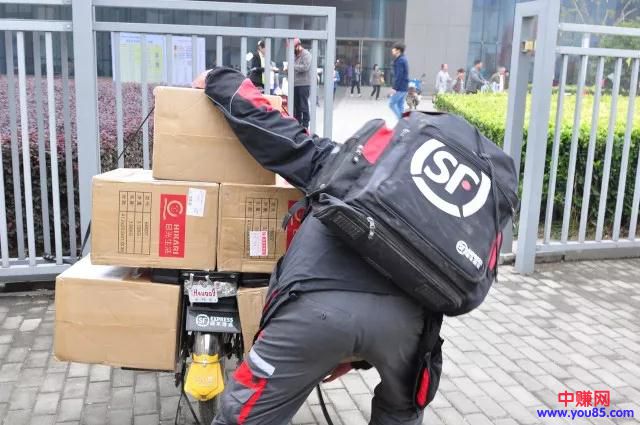他从快递小哥做起，如今身价1500亿，成为马云最敬佩的人！-第4张图片-智慧创业网