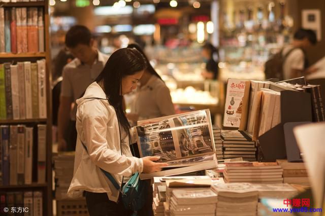 女大学生用3000元摆地摊 10个月赚回10万